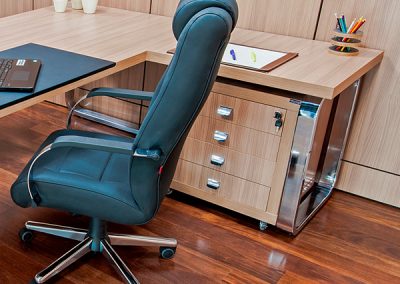 Linha Citá - Mesa de Escritório com Gaveteiro