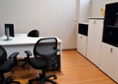 Mesas para Estacoes de Trabalho em Escritorios