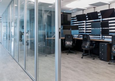 Divisória de Vidro S60 e Móveis Corporativos